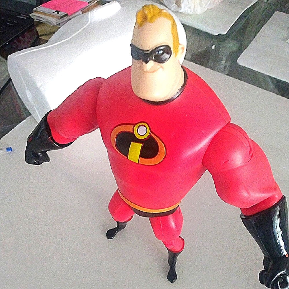 The Incredibles 2 Mr Incredible 12" Talking Action Figure Disney Pixar Red Color